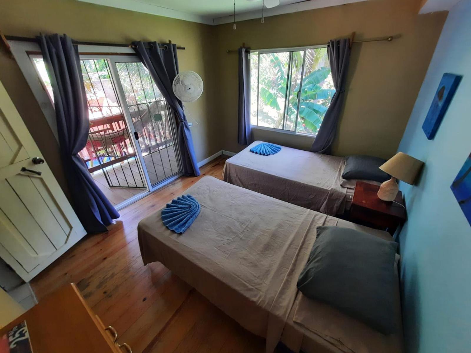 Roatan Backpackers' Hostel Sandy Bay Exterior foto